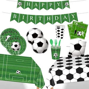 Détail d'un ensemble de vaisselle de fête football avec assiettes, tasses et bannière