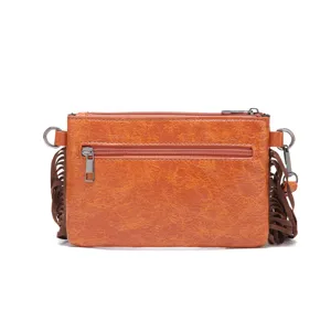 Vista trasera detallada del bolso bandolera vintage bohemio naranja con flecos y cremallera