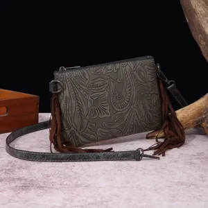 Bolso bandolera bohemio gris con relieve floral y flecos marrones