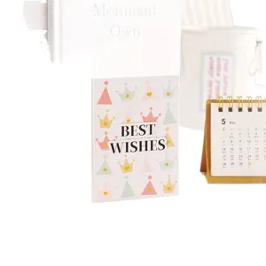 Minimalistische Grußkarte mit Kronenmustern und Best Wishes Text für Geburtstage