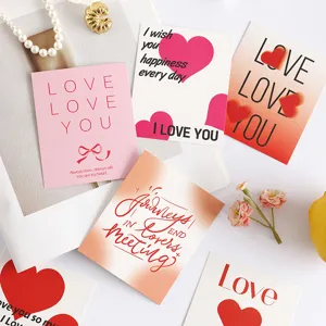 Tarjetas de felicitación minimalistas de San Valentín con diseños de corazones románticos.