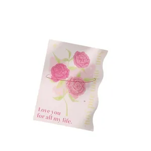 Tarjeta de felicitación romántica con rosas rosas y texto en inglés para San Valentín