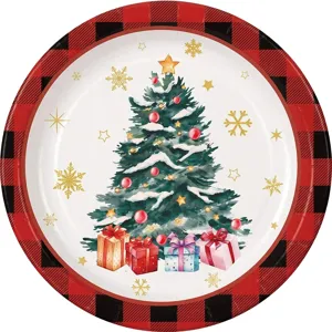 Détail d'une assiette de Noël festive montrant un sapin et un bord à carreaux