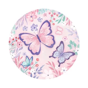 Vue détaillée de motifs de papillons roses et violets avec un fond floral très délicat