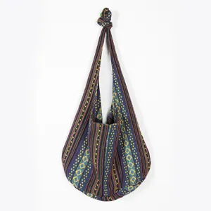 Bolso hobo de hombro en algodón y lino con motivo jacquard azteca sobre fondo blanco