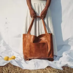 Bolso tote vintage de cuero encerado marrón con bolsillo frontal al aire libre
