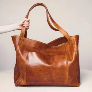 Bolso tote vintage de cuero encerado para mujer con un amplio bolsillo delantero