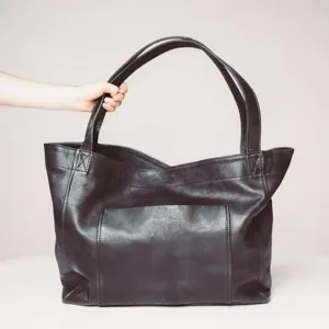 Bolso tote clásico de cuero encerado negro para mujer con gran bolsillo frontal
