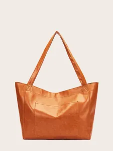 Primer plano detallado de un bolso tote de cuero marrón vintage con bolsillo delantero