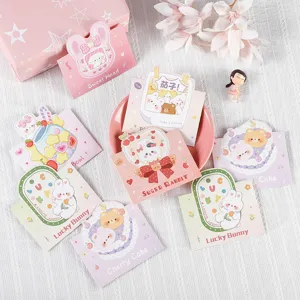 Gros plan de jolies cartes de message kawaii lapin et ours aux motifs pastel colorés
