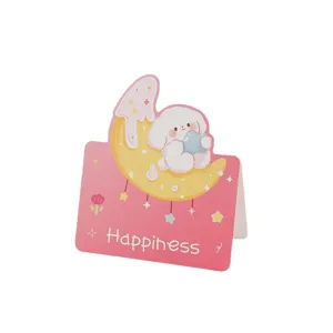 Carte de vœux chiot mignon sur croissant de lune avec texte Happiness pour enfants.