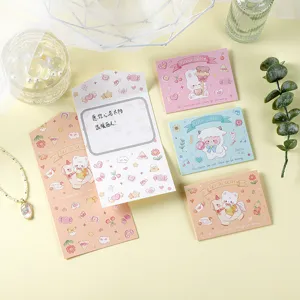 Detalle de una linda tarjeta de felicitación tríptica con ilustraciones de animales