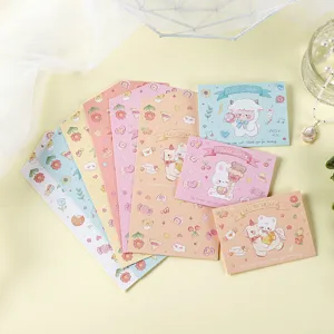 Detalle que muestra tarjetas de felicitación trípticas con lindos personajes