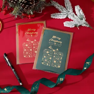 Juego de tarjetas de Navidad vintage rojas y verdes con letras en pan de oro y sobres