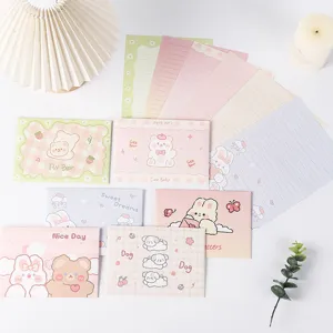 Vue détaillée de plusieurs ensembles de papeterie avec enveloppes de dessins animés