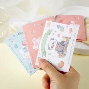 Detalle de lindas tarjetas de felicitación de tres pliegues con dibujos de panda.