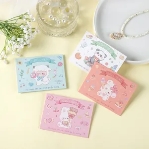 Vista detallada de lindas tarjetas de felicitación con animales y mensajes dulces.
