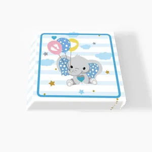 Gedetailleerd overzicht van papieren servetten met olifantenthema voor babyfeestjes