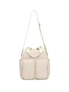 Vista frontal de bolso de viaje beige impermeable con múltiples bolsillos y correa