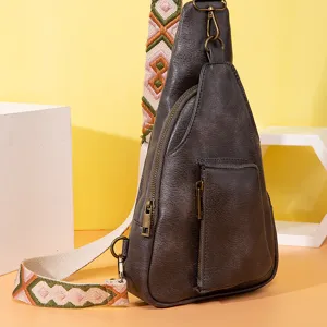 Bolso de pecho retro bohemio para mujer con una correa de hombro ancha estampada