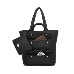 Gedetailleerd overzicht van de zwarte puffy cloud tote bag met opbergzakken en extra etui.