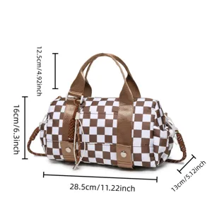Dettagli dimensionali della borsa da viaggio a scacchi con altezza, larghezza e manico.