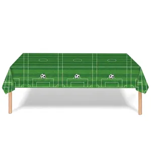 Détail de la nappe jetable motif terrain de football pour fête à thème sportif