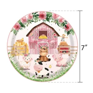 Détail d'une assiette en carton rose de 7 pouces avec animaux de la ferme mignons