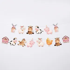 Détail de la bannière de fête ferme rose avec une vache, un cochon et un mouton