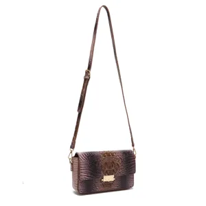 Bolso bandolera vintage de cuero con relieve de cocodrilo marrón y cierre dorado