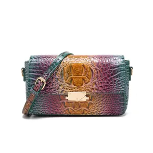 Bolso bandolera vintage de piel con relieve de cocodrilo degradado multicolor y hebilla.