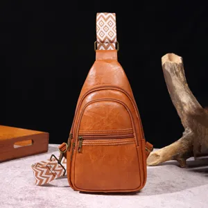 Bolso bandolera vintage de cuero sintético marrón con correa de patrón bohemio