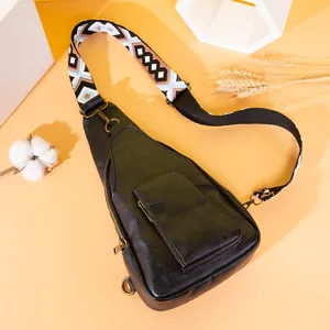 Bolso de pecho retro bohemio con correa ancha con detalles geométricos de colores