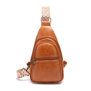 Bolso bandolera vintage de piel sintética marrón con correa tejida de estilo bohemio