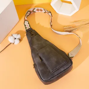 Bolso bandolera bohemio vintage con correa ancha con motivos coloridos en cuero sintético