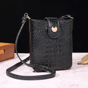 Bolso bandolera retro para móvil en cuero sintético negro con motivo de cocodrilo