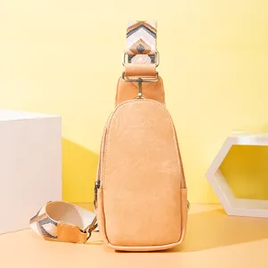Elegante bolso de pecho retro para mujer en cuero sintético con correa ancha étnica