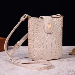 Bolso bandolera para móvil beige con patrón de cocodrilo y detalle dorado