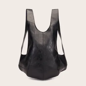 Mochila vintage de cuero suave negro con forma de escarabajo y diseño ergonómico único