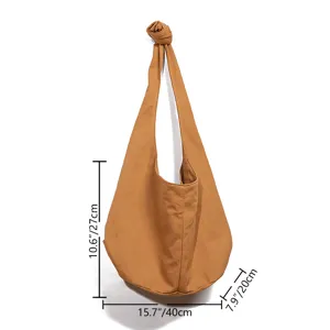 Vista detallada de las medidas del bolso de hombro hobo de lona marrón retro