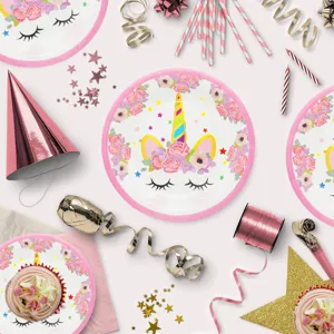 Assiettes en papier licorne florale pour fête d'anniversaire avec décorations roses