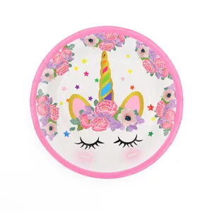 Détail de l'assiette en papier à thème licorne fleurie pour fête d'anniversaire