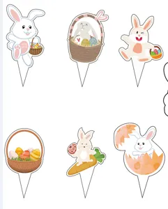 Vue détaillée de diverses décorations de gâteau en papier lapin et œuf de Pâques