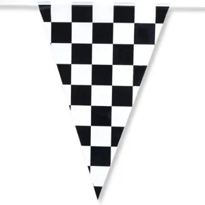 Décoration de fête de course avec fanion triangulaire à damier noir et blanc classique