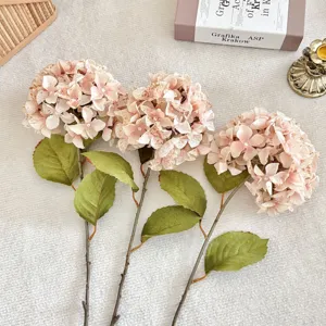 Vintage künstliche Hortensienblüten mit realistischem Trockenblumen-Look für Hochzeitsdeko