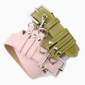 Modieuze dames lederen riemen met multi-ring haken en contrasterende witte stiksels