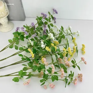 Gedetailleerd overzicht van kleurrijke kunstmatige rijstvruchtbloemen voor huis