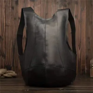 Mochila de cuero negro suave vintage con forma de escarabajo y diseño ergonómico único
