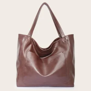Vista detallada de un bolso tote vintage de cuero encerado marrón con bolsillo grande