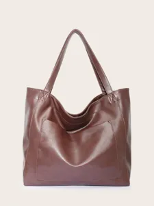 Vista detallada del bolso tote marrón de cuero encerado vintage con bolsillo frontal